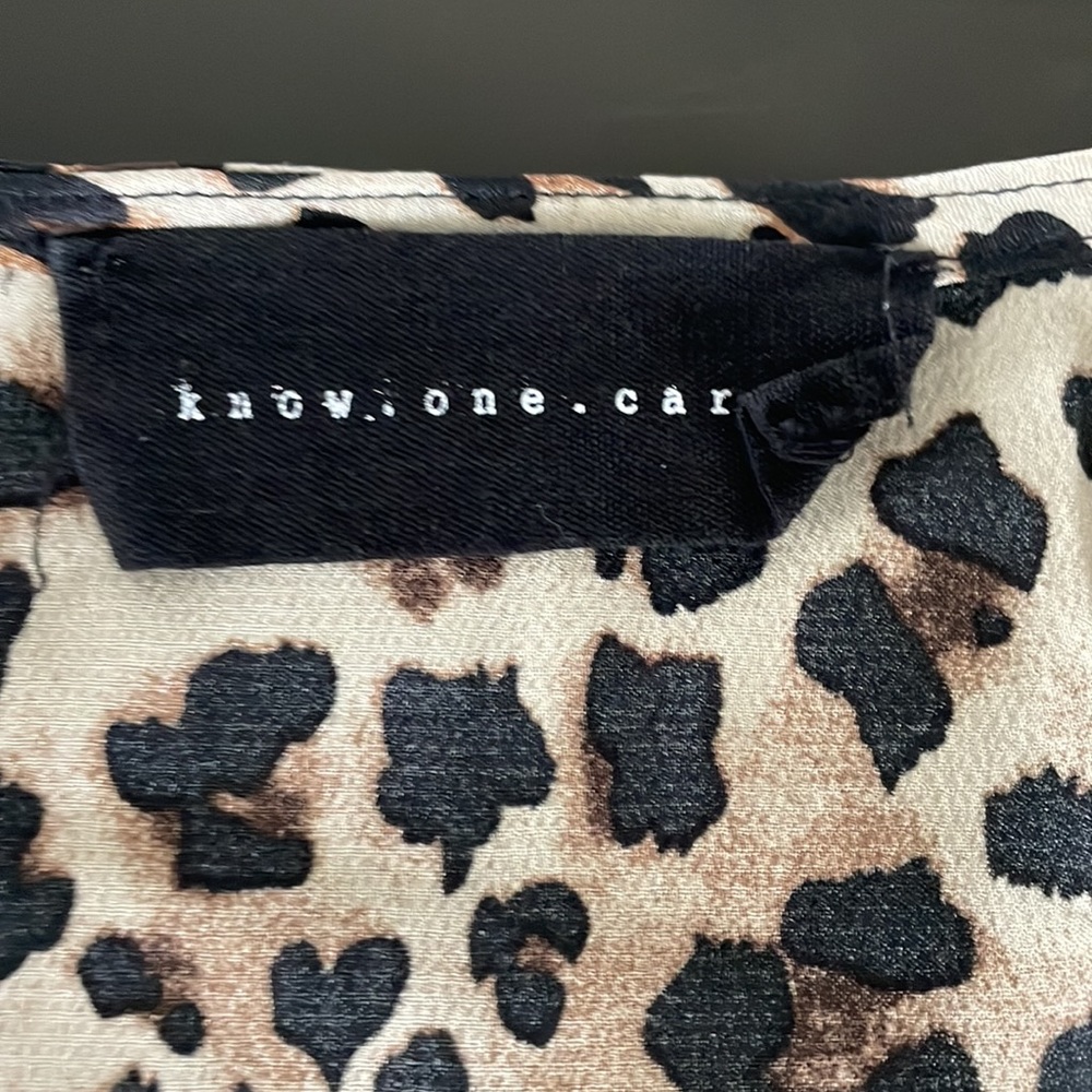 Cheetah Crop Wrap Top 🐆 - Picture 2 of 3